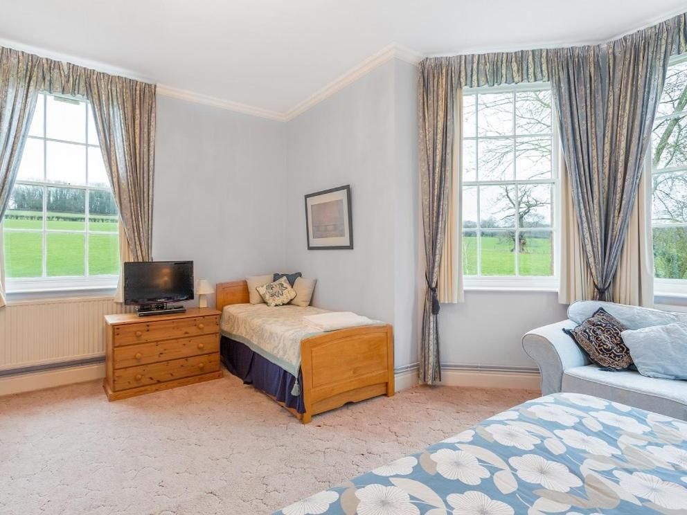Marshwood Farm B&B And Shepherds Hut Dinton  ภายนอก รูปภาพ