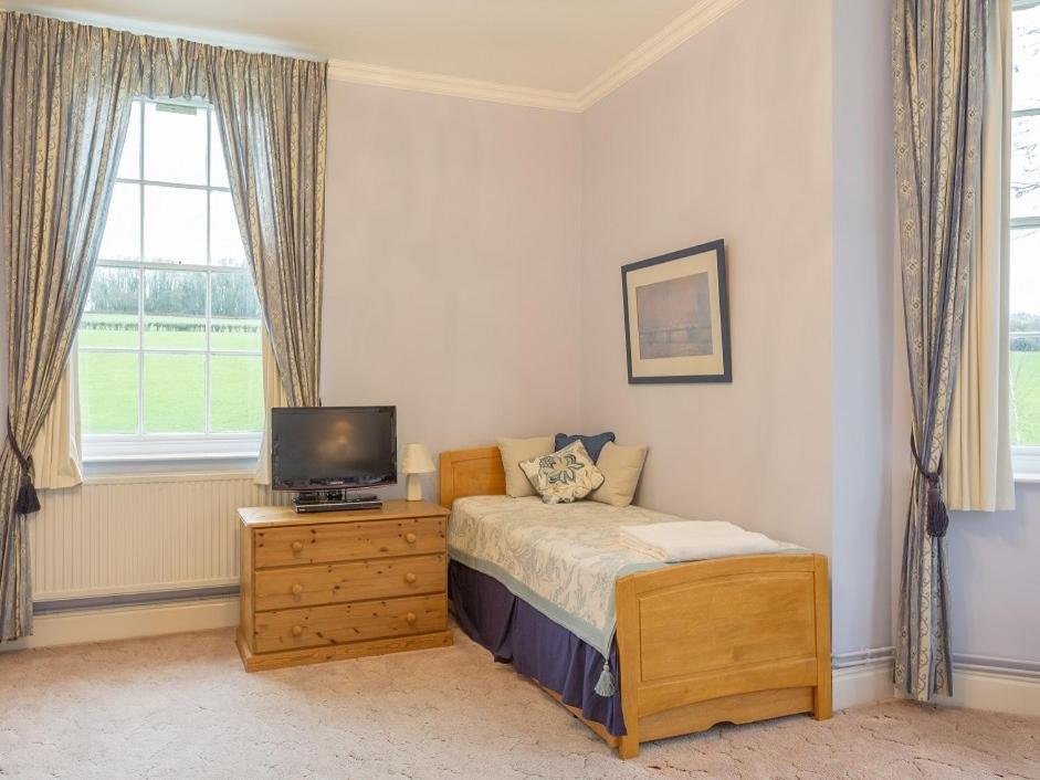 Marshwood Farm B&B And Shepherds Hut Dinton  ภายนอก รูปภาพ