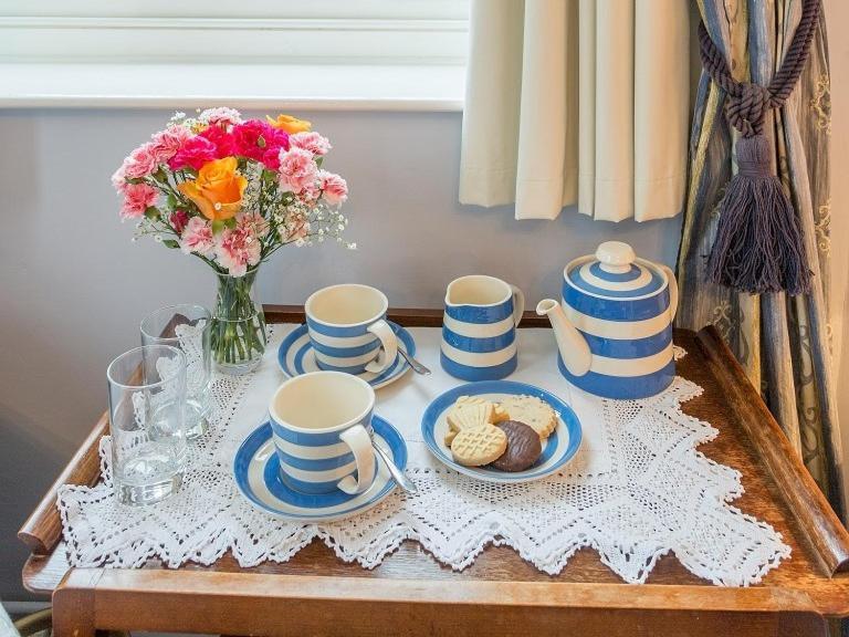 Marshwood Farm B&B And Shepherds Hut Dinton  ภายนอก รูปภาพ