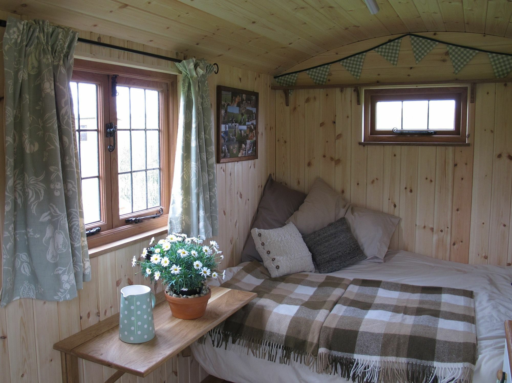 Marshwood Farm B&B And Shepherds Hut Dinton  ภายนอก รูปภาพ