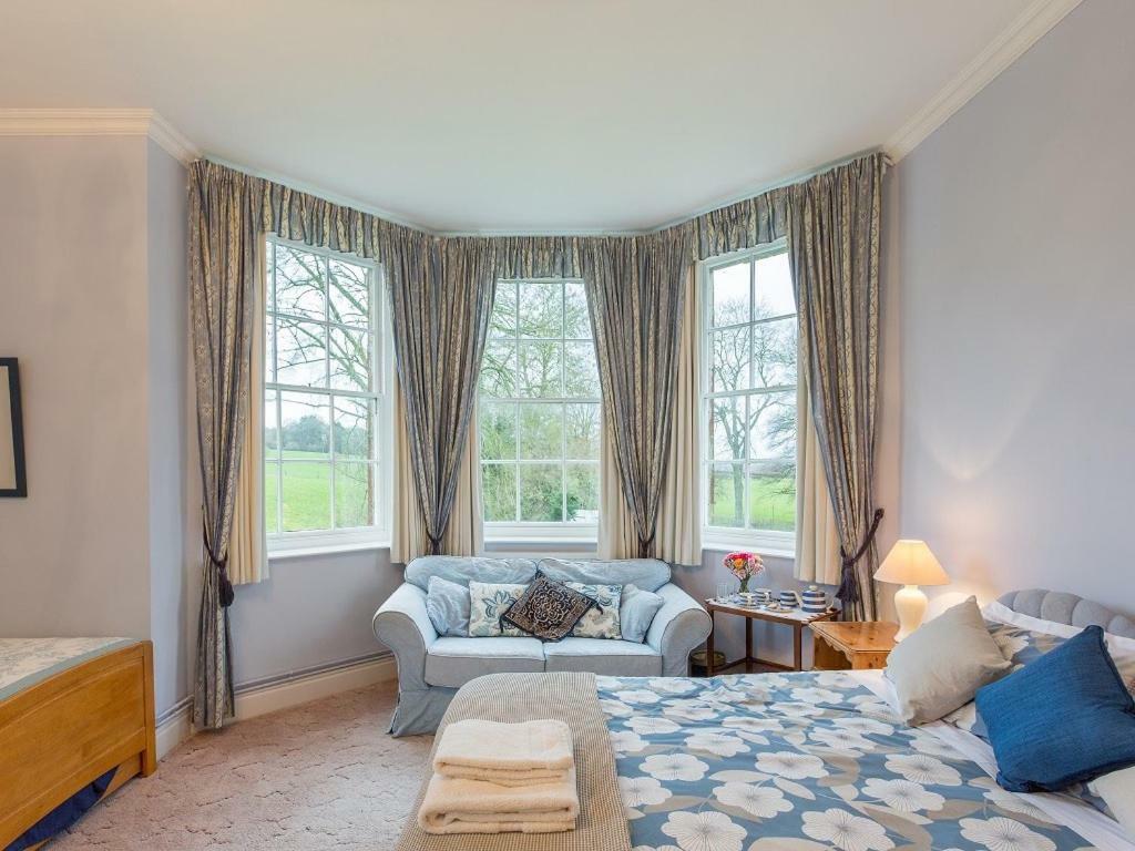 Marshwood Farm B&B And Shepherds Hut Dinton  ภายนอก รูปภาพ